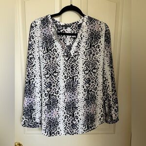 Adrianna Papell Animal Print V-neck Blouse Top size M Medium